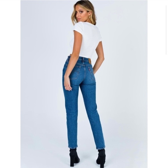 LEVI’S Wedgie Icon Jean Charleston Moves Medium Wash Size 26 - Picture 1 of 10